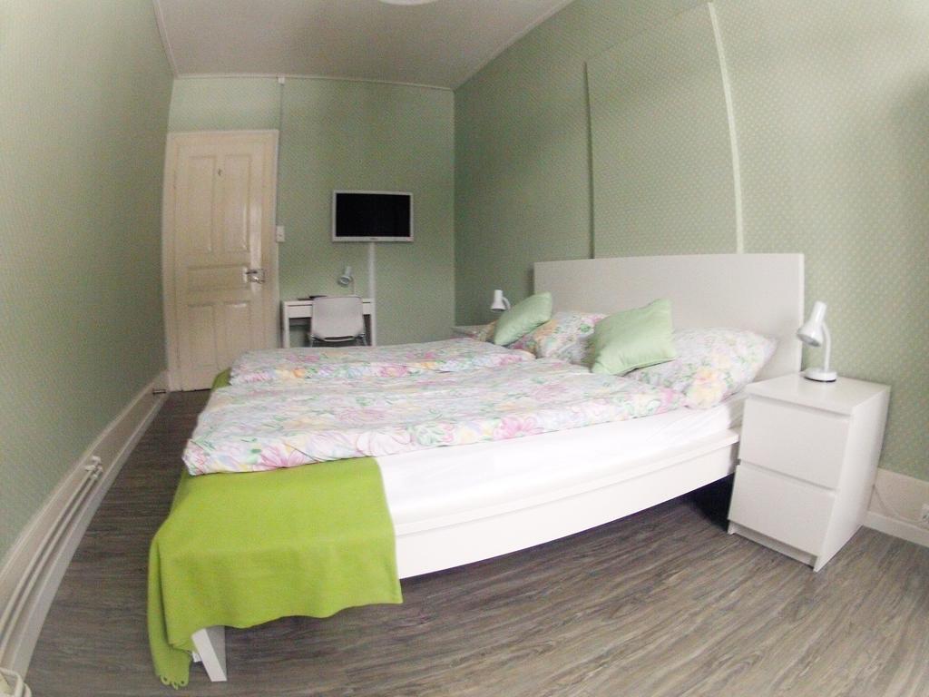 Basicrooms Hotel Unterseen Bilik gambar